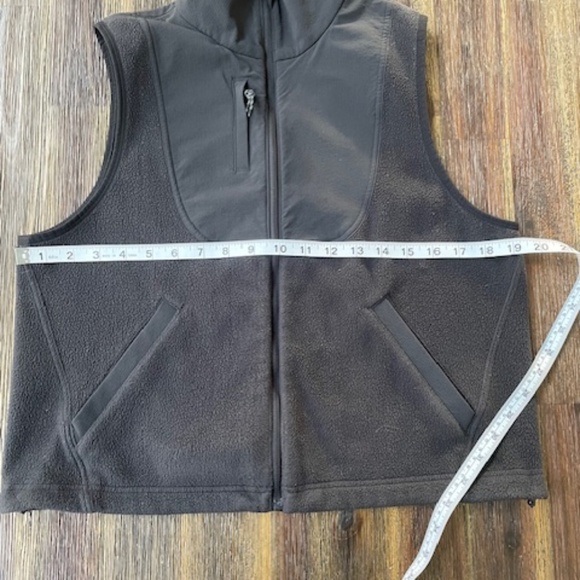 Lululemon Fleece + Ripstop Hiking Vest Sz 4 - Picture 8 of 8